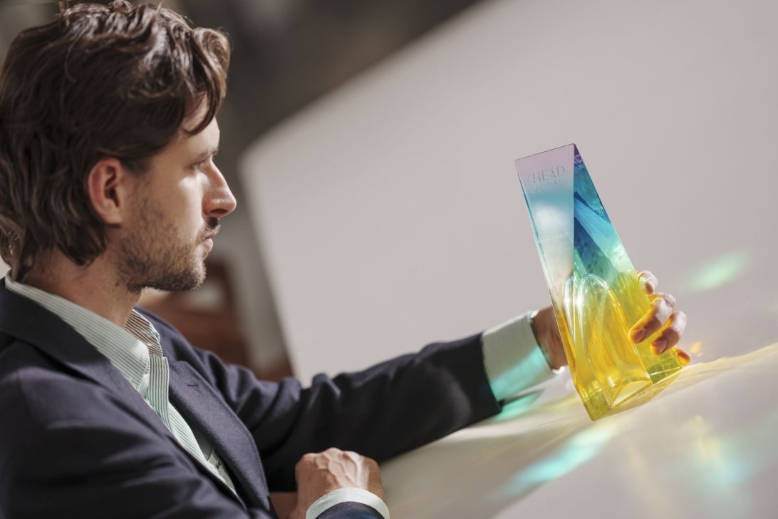 PRECIOSA_Lighting_AHEAD_Award_MakingOf_Trophy_Jan_Dolezal_9