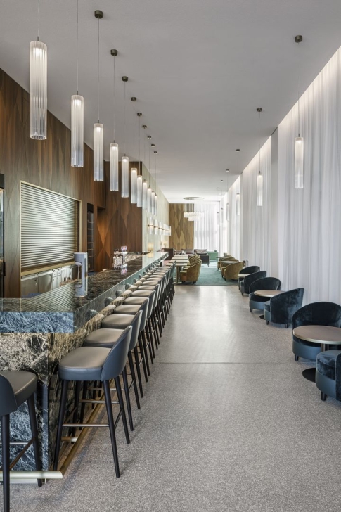 Restaurace s křišťálovým osvětlením