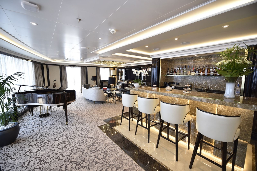 PRECIOSA_Lighting_14_21E_009_Regent_Seven_Seas_Explorer_Italy_2016_Photographer_Mark_Ashman_2_medium