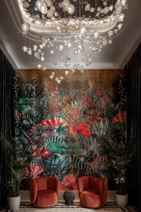 Restaurant Le Deli Robuchon with medusas
