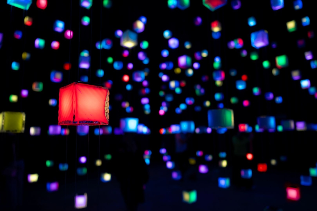 Dynamic lighting installation