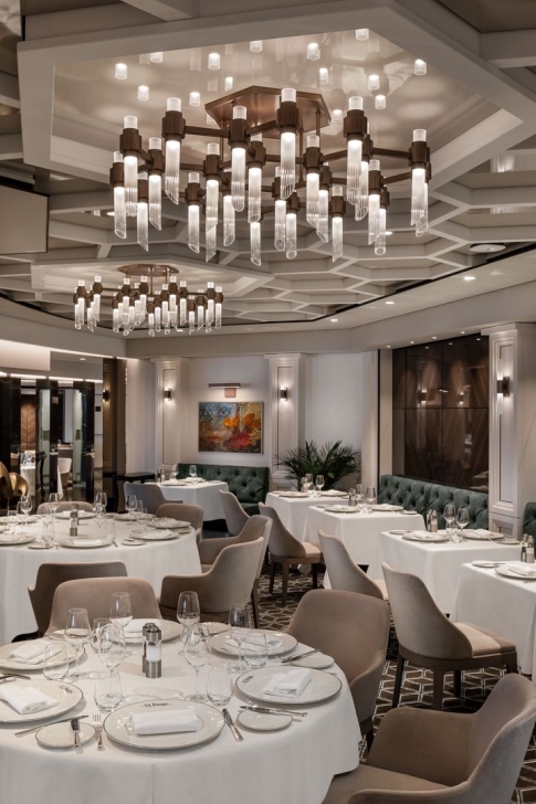 Crystal lighting for the Fil Rouge restaurant