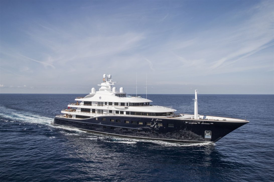 Aquila yacht