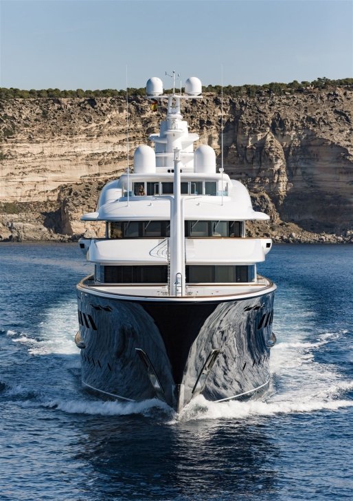 Yacht Aquila at sea