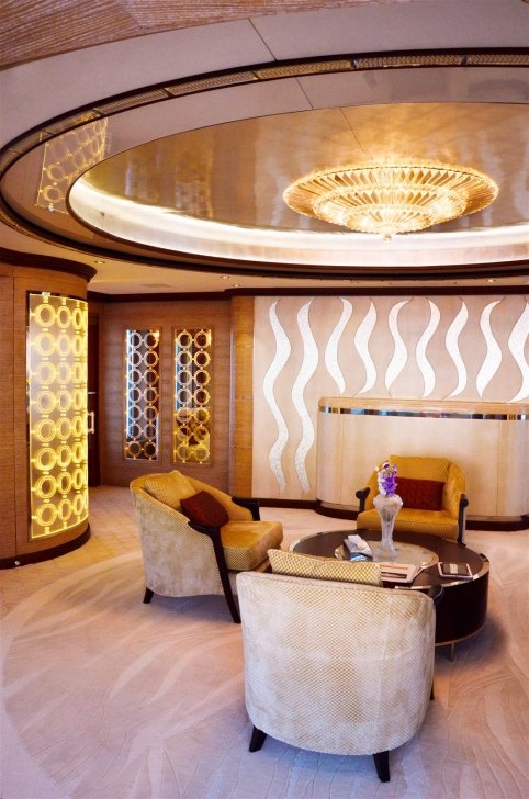 Saloon with a crystal lighting