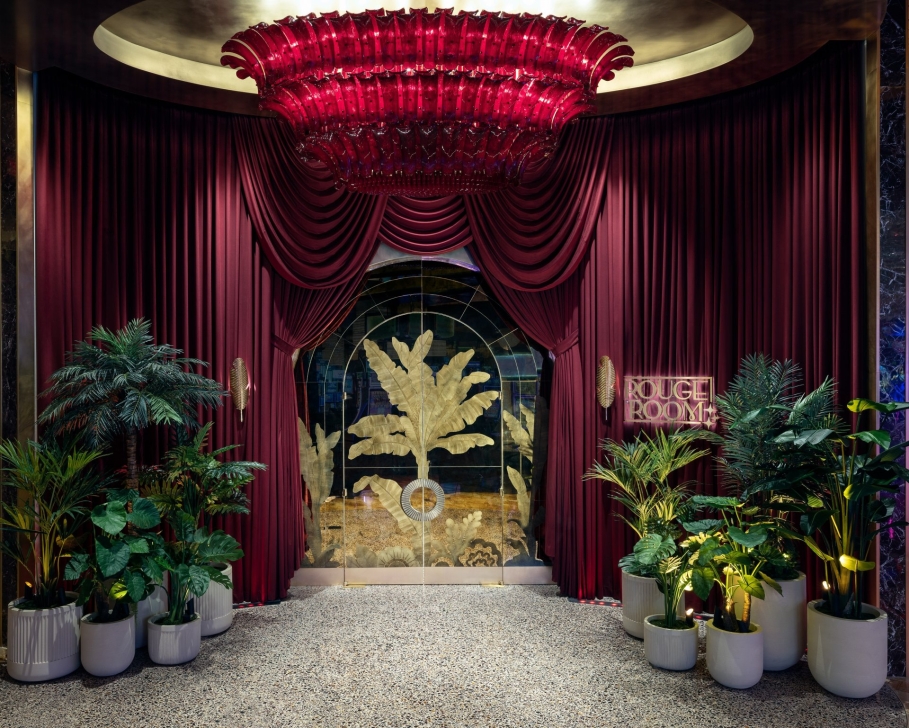 PRECIOSA_Lighting_Rouge_Room_Entrace_Exterior_Closed
