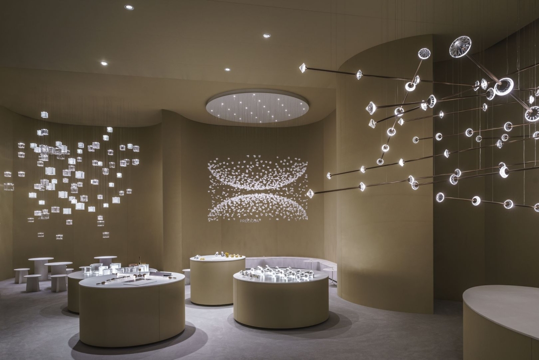 PRECIOSA_Lighting_Euroluce_2025_Stand (1)_fullhd