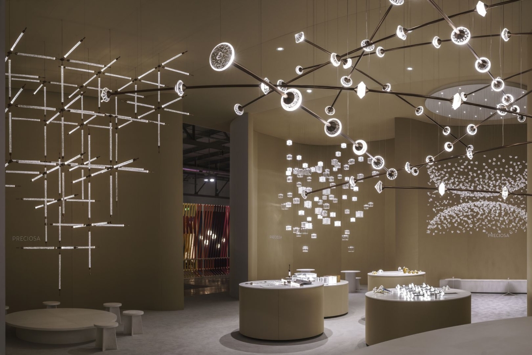 PRECIOSA_Lighting_Euroluce_2025_Stand (3)_fullhd