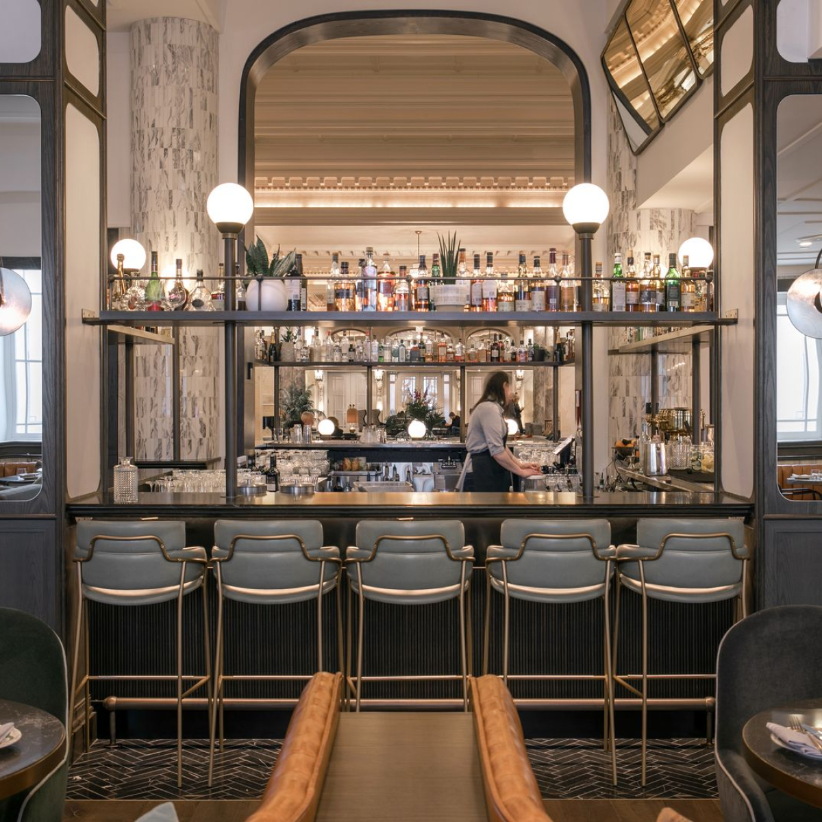 PRECIOSA_Lighting_Fairmont_Chateau_Lake_Louise_Canada_Photo_By_Jamie_Anholt_4_full_fullhd