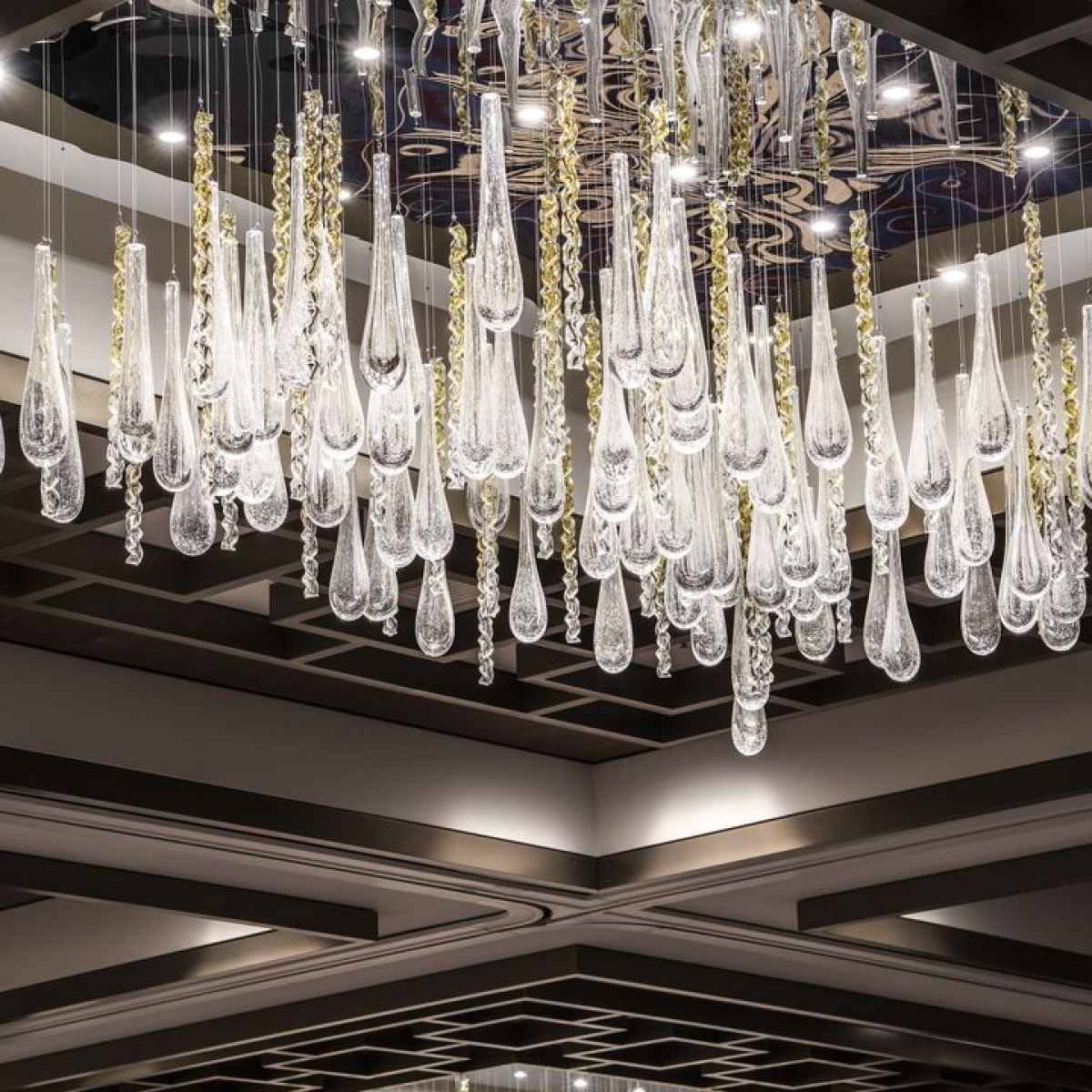 PRECIOSA_Lighting_Embassy_Suites_Seattle_Washington_Photo_By_Natalie_Wizmann_SN_Photography_1_full_fullhd