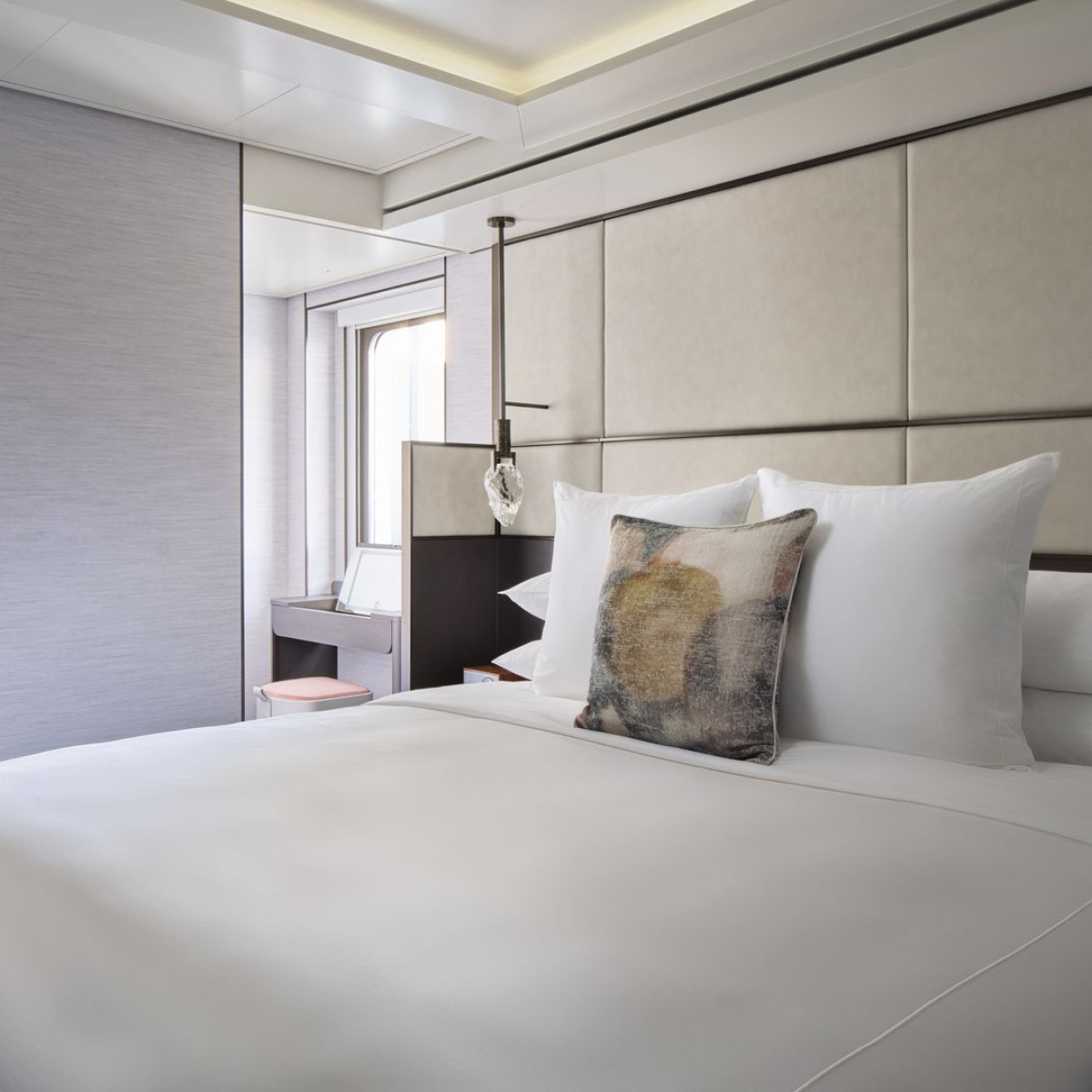 PRECIOSA_Lighting_Ritz_Carlton_Yacht_Luminara_LU_2025_Edgardo Contreras_The Luminara Suite_002_fullhd