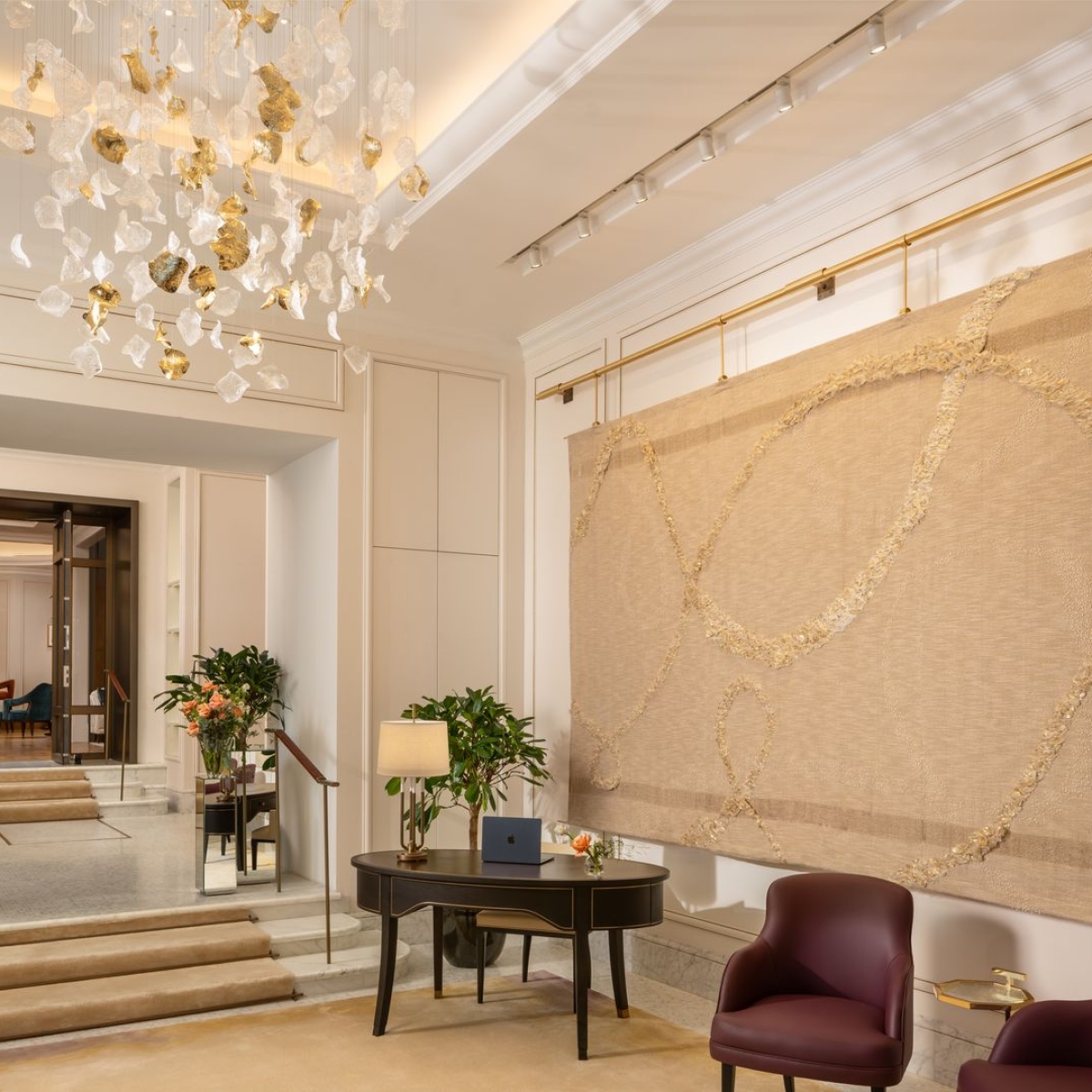 PRECIOSA_Lighting_CorinthiaBucharest_Oct2024_SignatureSuite_Livingroom wide 1_web max -6-