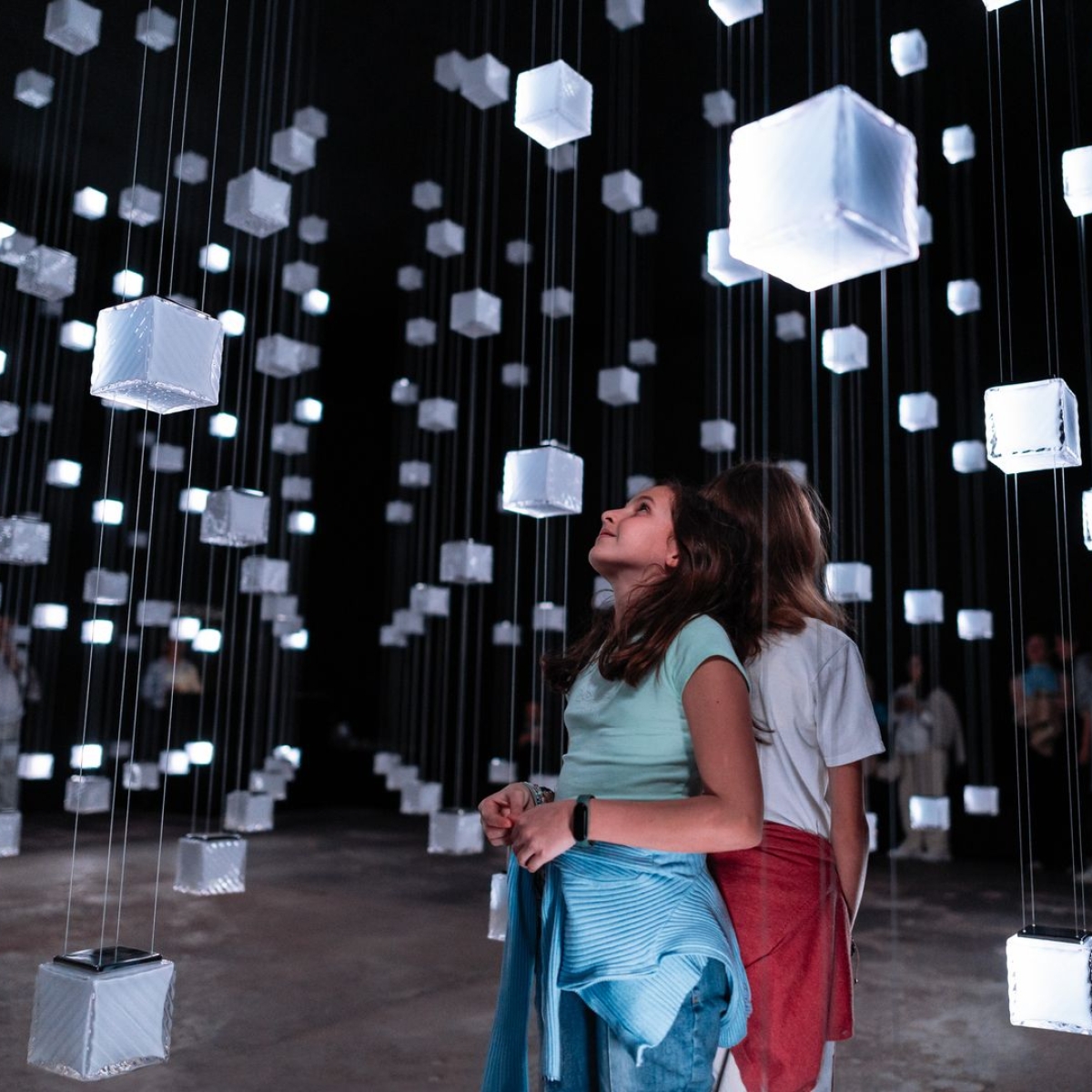 PRECIOSA_Lighting_MDW24_CrystalBeat_Photo_JanDolezal (4)_fullhd