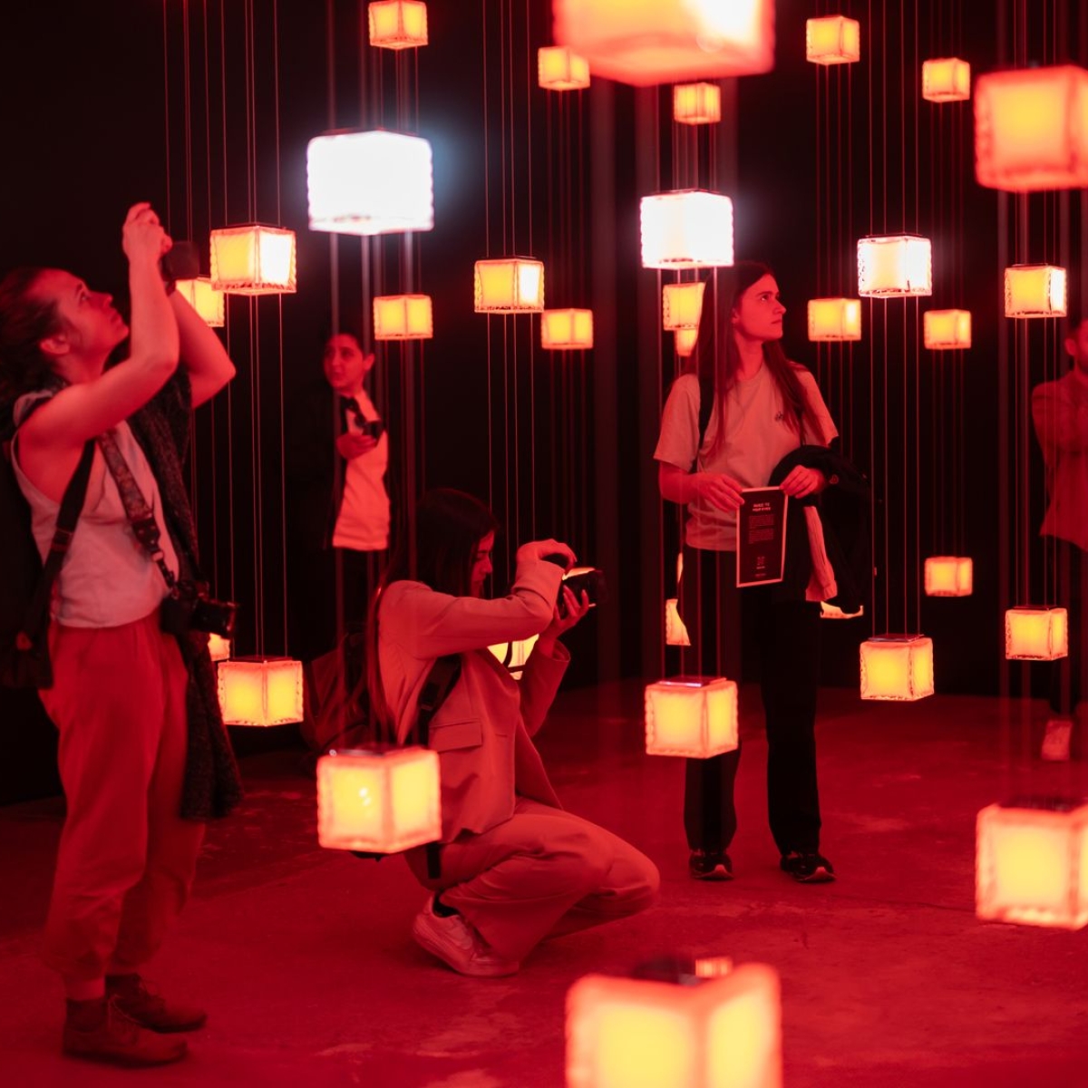 PRECIOSA_Lighting_MDW24_CrystalBeat_Photo_JanDolezal (1)_fullhd