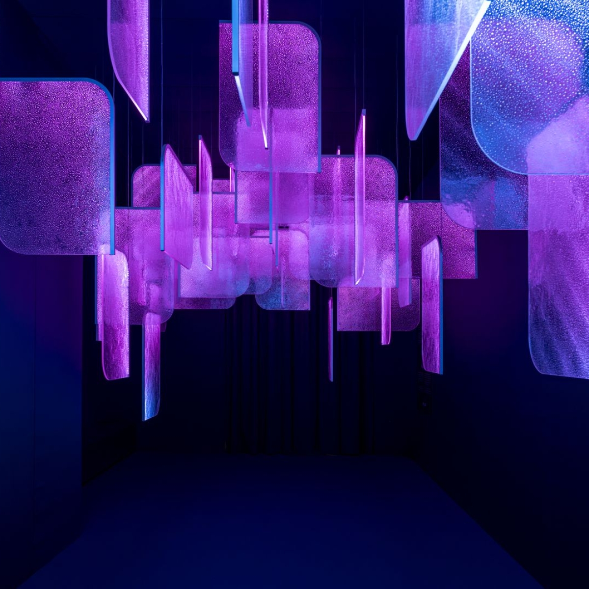 PRECIOSA_Lighting_MDW2026_Brera_Drifting_Lights_Jan Doležal_5_fullhd