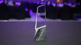 Skleněná křišťálová trofej