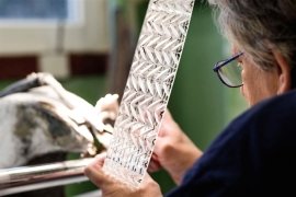 Cutting glass detail
