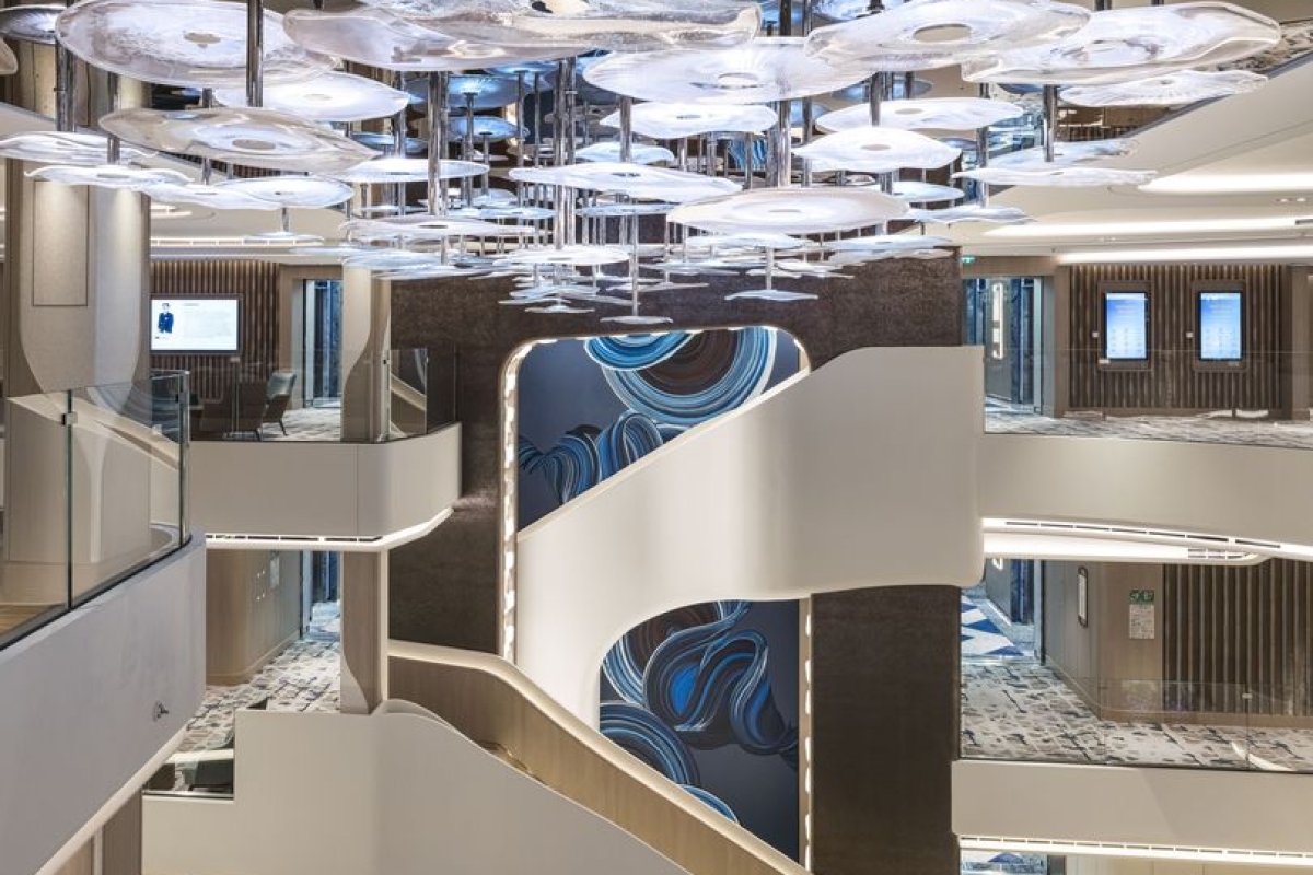 PRECIOSA_Lighting_Royal_Caribbean_CS Norwegian Luna_-c-_marine_interior_images_01-retus