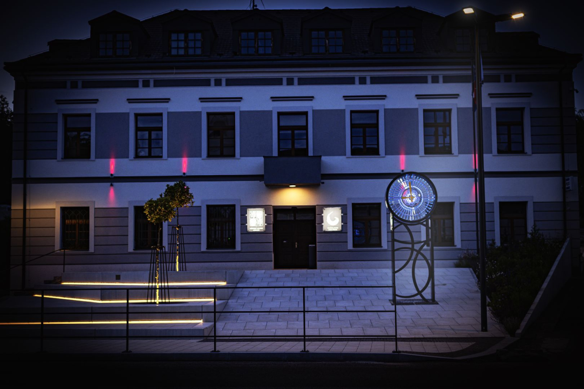 PRECIOSA_Lighting_Vratislavice_Hodiny_2025 (3)_fullhd