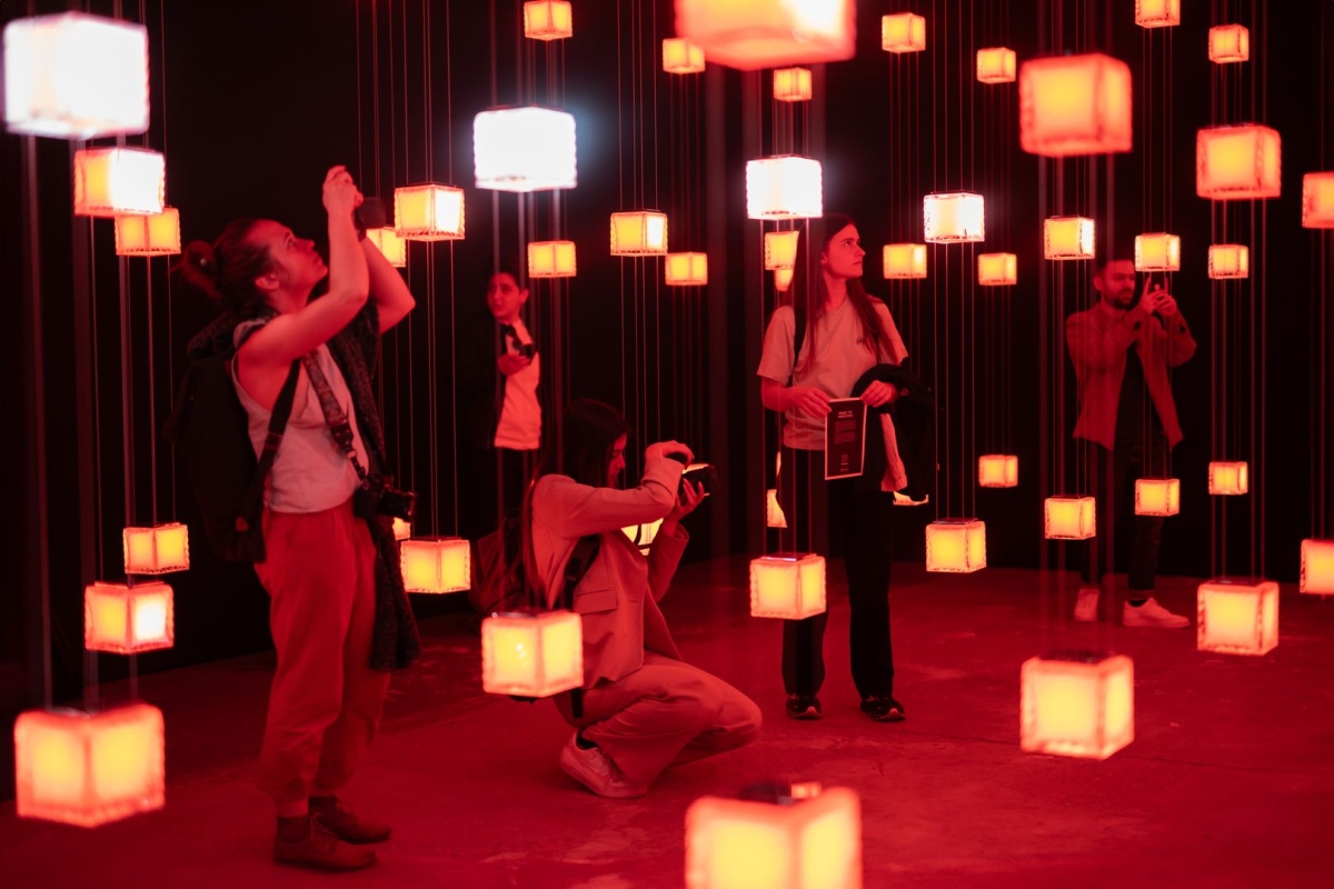 PRECIOSA_Lighting_MDW24_CrystalBeat_Photo_JanDolezal (1)_fullhd