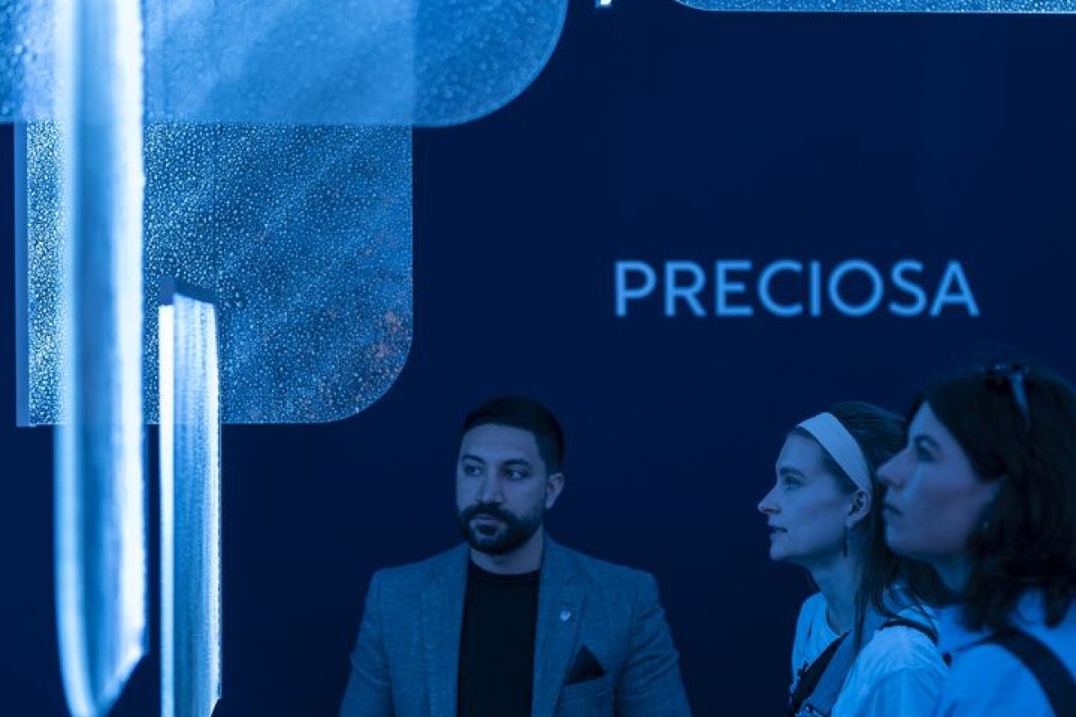 PRECIOSA_Lighting_MDW2026_Drifting_Lights_Mood_Jan_Doležal_55_fullhd