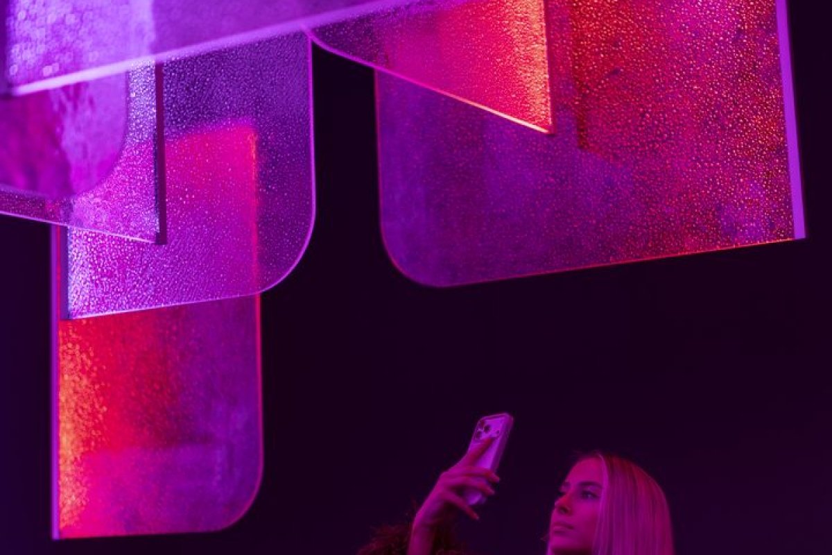 PRECIOSA_Lighting_MDW2026_Drifting_Lights_Mood_Jan_Doležal_3_fullhd (1)